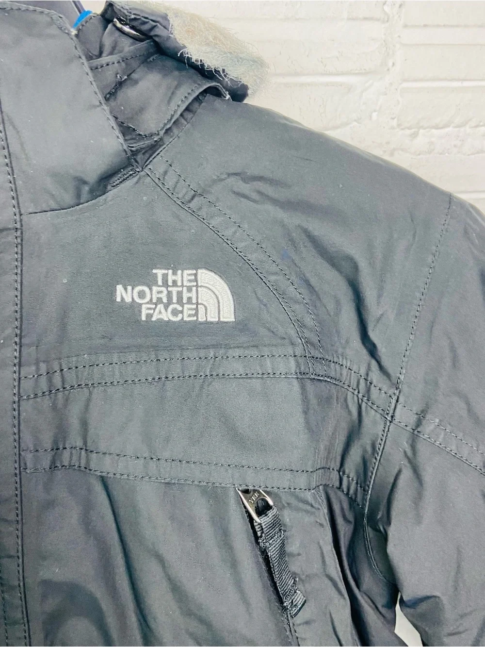 The North Face Black Kids Puffer Jacket with Faux Fur Hood Trim size 5